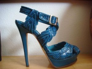 Animal prints fashion - myLusciousLife.com - blue snakeskin heels.jpg